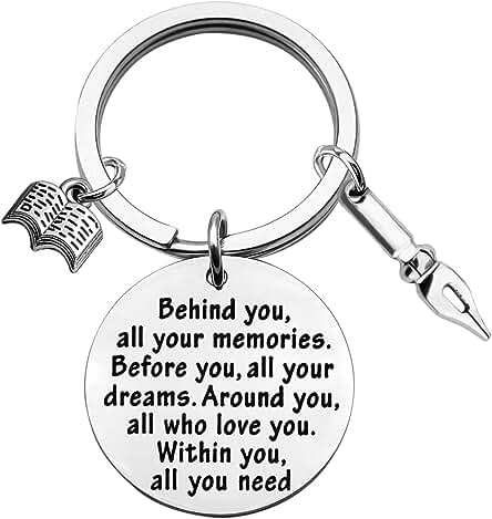 FEELMEM Regalo Creativo para Escritor, Llavero de Autor Futuro, Regalo Novelista, Regalo Detrás de ti Todos los Recuerdos Antes de ti todo tu Sueño FEELMEM Regalo Creativo para Escritor, Llavero de Autor Futuro, Regalo Novelista, Regalo Detrás de ti Todos los Recuerdos Antes de ti todo tu Sueño