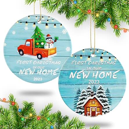 Kalolary Christmas Housewarming Decor, Our First Christmas in New Home 2023 Regalos de Inauguración de la Casa Nuevo Adorno para el Hogar Tree Pendant Printed Memorial Ornament