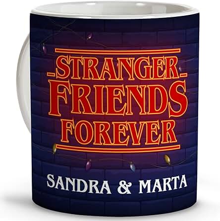 LolaPix Taza STRANGER FOREVER Personalizada con Nombre. Regalos Frikis Personalizados. Tazas Personalizadas de Cerámica. Varios Diseños y Colores de Interior. STRANGER FOREVER