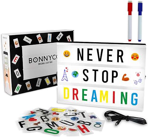 BONNYCO Caja de Luz LED A4 con 400 Letras, Divertidos Emojis y 2 Rotuladores | Ñ y Ç Incluidas | Light Box Ideal para Decoración Vintage en Hogar, Habitación | Regalo Original Navidad y Cumpleaños BONNYCO Caja de Luz LED A4 con 400 Letras, Divertidos Emojis y 2 Rotuladores | Ñ y Ç Incluidas | Light Box Ideal para Decoración Vintage en Hogar, Habitación | Regalo Original Navidad y Cumpleaños