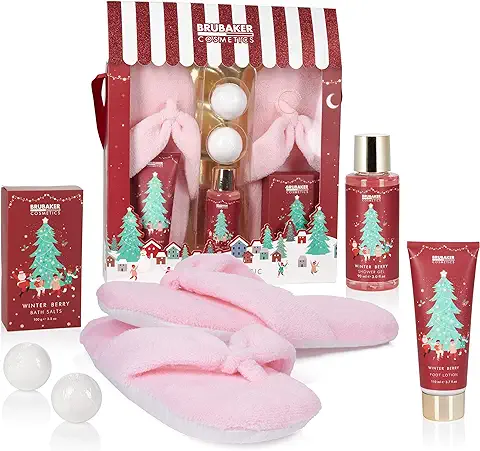 BRUBAKER Cosmetics Set de Baño y Ducha Fragancia de Bayas de Invierno - Set de Regalo de 6 Piezas con Zapatillas de Felpa Extra Suaves de Color Rosa - Set de Navidad para La Novia  