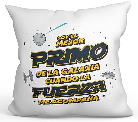 MUGFFINS Cojín 40x40 cm para Primo Relleno Incluído - En Español - Mejor Familia Galaxia Cuando Fuerza Acompaña - Regalo Original y Divertido MUGFFINS Cojín 40x40 cm para Primo Relleno Incluído - En Español - Mejor Familia Galaxia Cuando Fuerza Acompaña - Regalo Original y Divertido