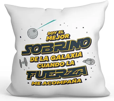 MUGFFINS Cojín 40x40 cm para Sobrino Relleno Incluído - En Español - Mejor Familia Galaxia Cuando Fuerza Acompaña - Regalo Original y Divertido MUGFFINS Cojín 40x40 cm para Sobrino Relleno Incluído - En Español - Mejor Familia Galaxia Cuando Fuerza Acompaña - Regalo Original y Divertido