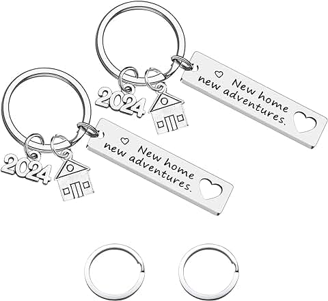 VEGCOO 2 Piezas Llaveros para Parejas 2024, Llavero de Acero Inoxidable para Regalo de la Primera Casa, Colgante de la Casa, Regalo de Inauguración de la Casa VEGCOO 2 Piezas Llaveros para Parejas 2024, Llavero de Acero Inoxidable para Regalo de la Primera Casa, Colgante de la Casa, Regalo de Inauguración de la Casa