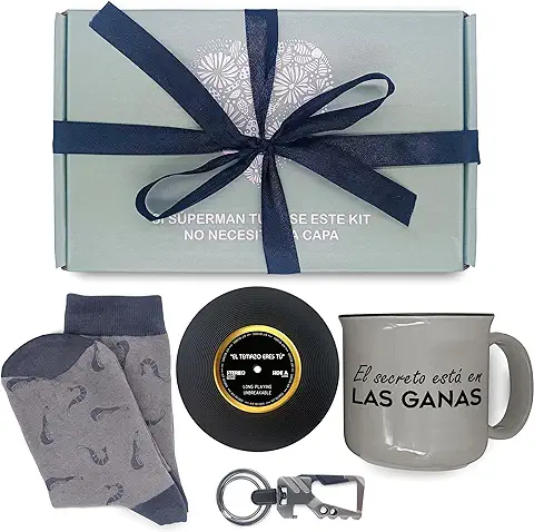 Regalos Originales para Hombre, Inmejorable Regalo Hombre Cumpleaños con Calcetines Hombre Divertidos, Taza de Cafe Inspiradora, Llavero Multiuso y Posa Vasos.  