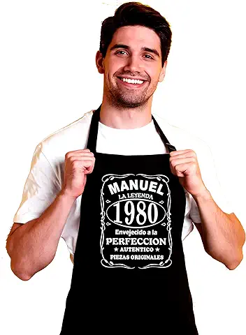 EBRATEX Delantal de Cocina Personalizado Negro Hombre | Personalizado con su año de Nacimiento y su Nombre | Regalo Original y Divertido para Amigos o Familiares. Accesorios Ideales para Barbacoa.  