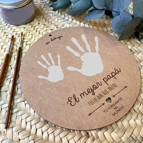 MIMUSELINA | Regalo Día del Padre | Recuerdo de Madera para Papá Primerizo | Perfecto para que el Bebé cree un Dibujo, Huella o Recuerdo único para Papá | Ideal para Colgar | Madera DM 21cm  